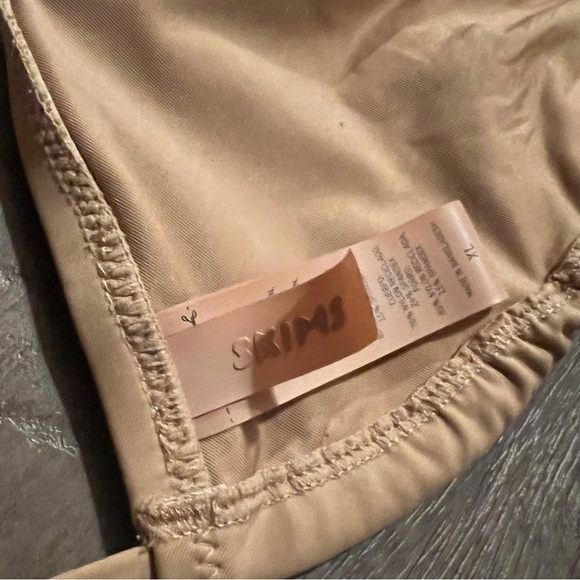SKIMS Classic Tan Bikini Set - Picture 6 of 6